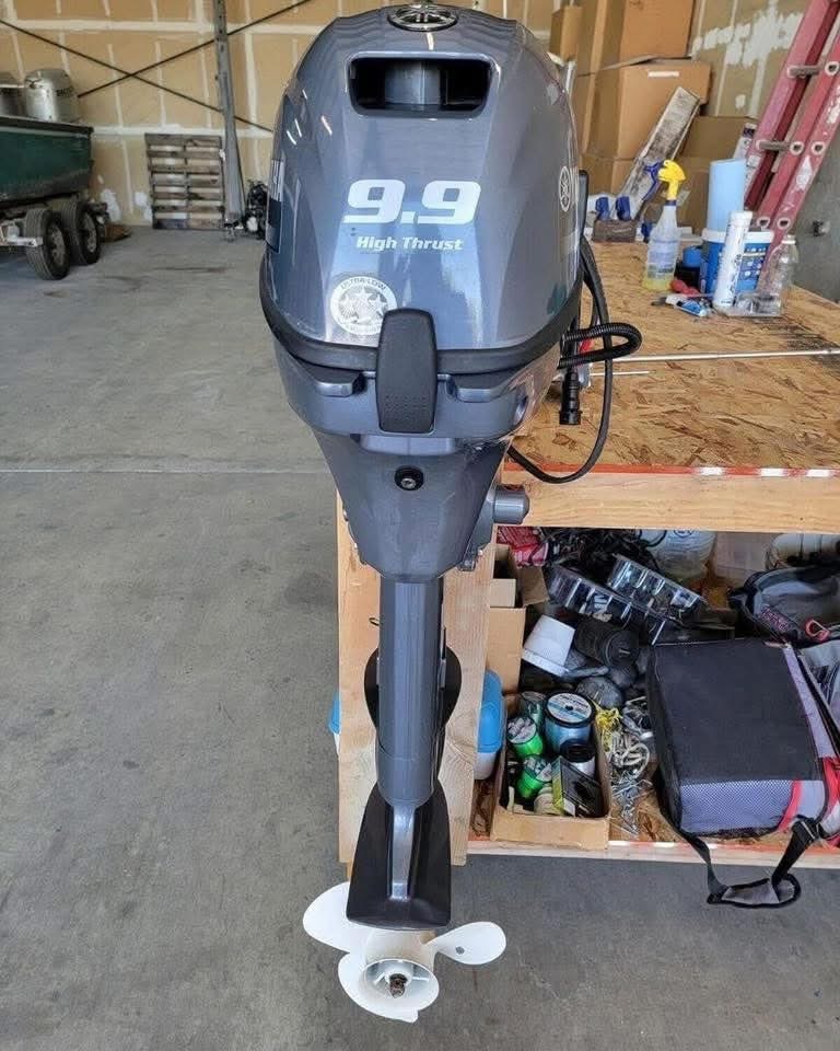 Yamaha 9.9 hp 4 stroke Outboard motor