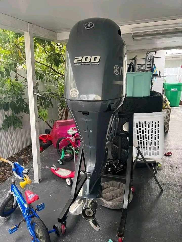 Yamaha 200 HP 4 Stroke Outboard Motor Engine