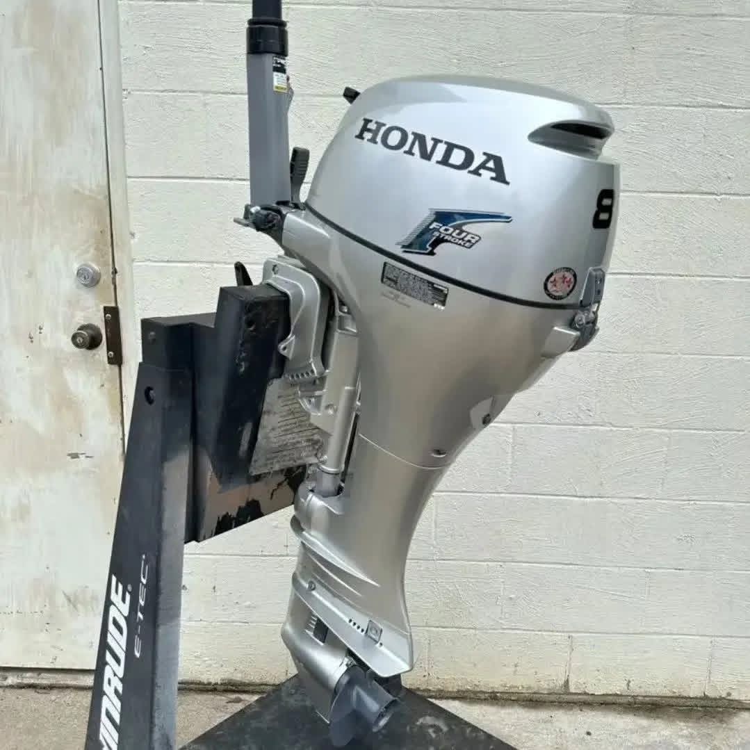 Honda 8 HP 4 Stroke Outboard Motor Engine