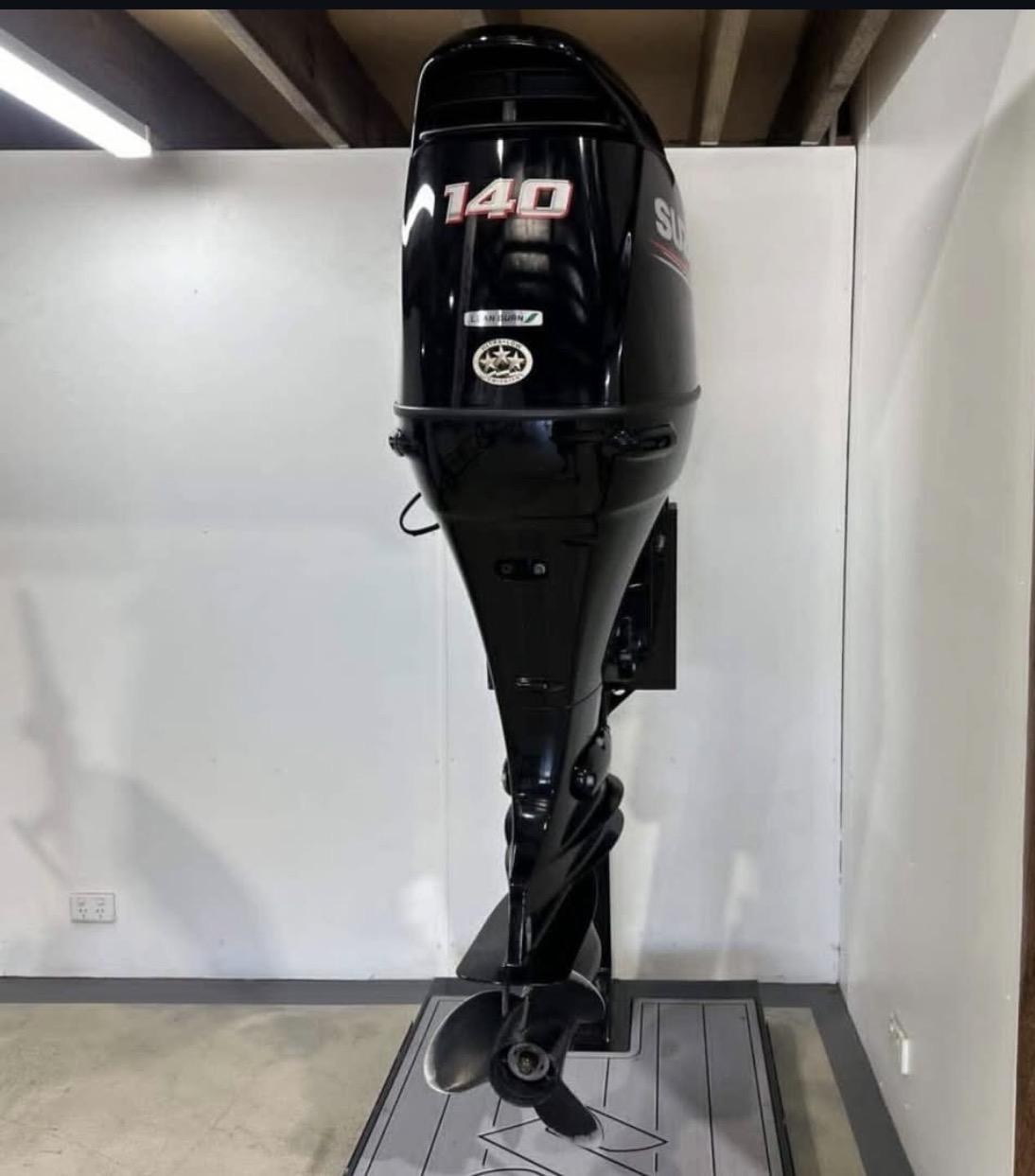 Suzuki 140 HP 4 Stroke Outboard Motor Engine